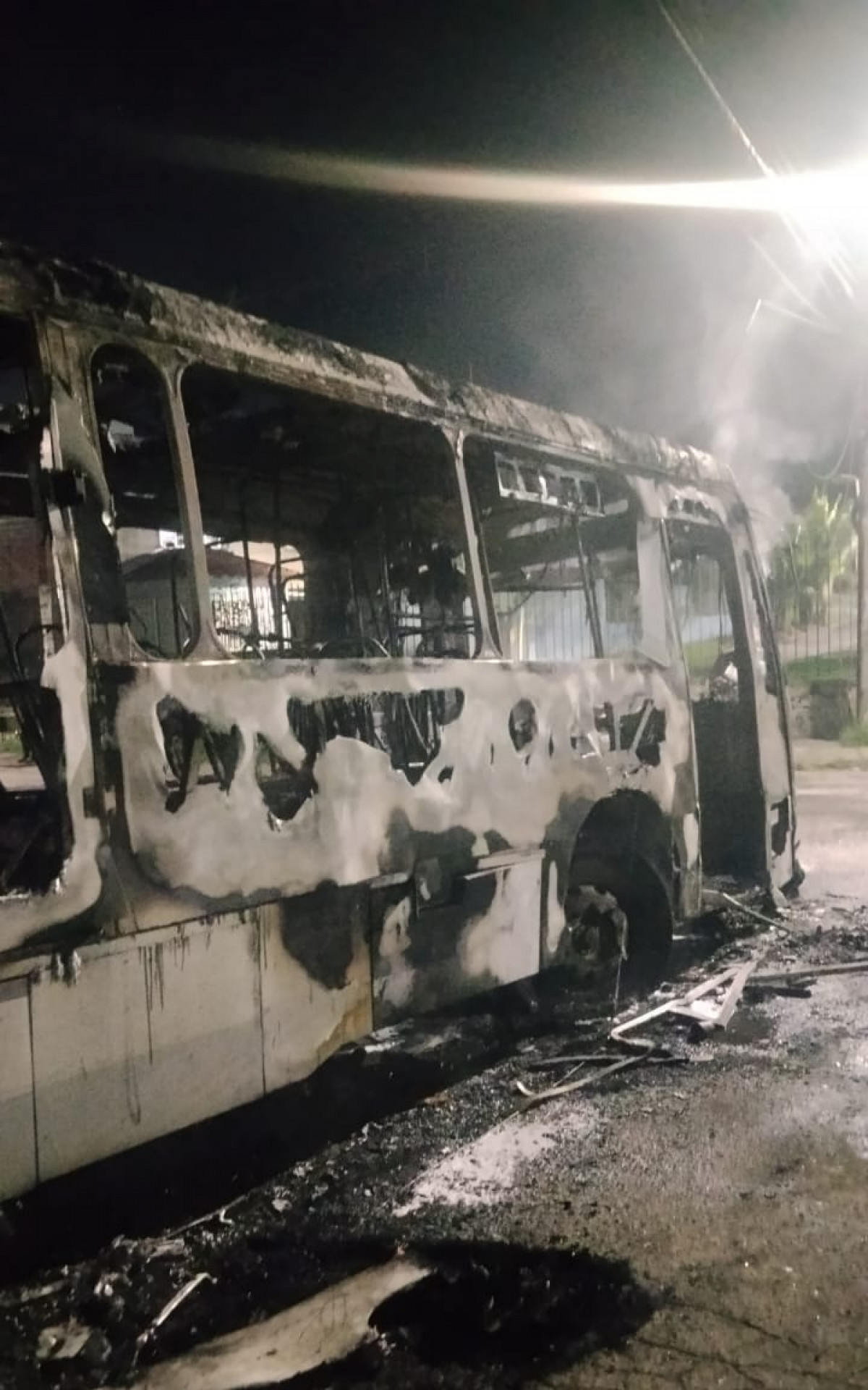 Ônibus da linha 600 é incendiado na Taquara, na Zona Oeste do Rio