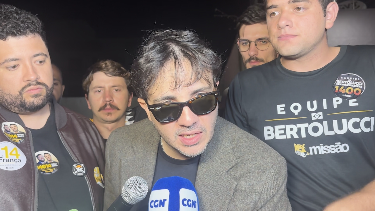 Renan Santos apresenta propostas em encontro com eleitores em Cascavel