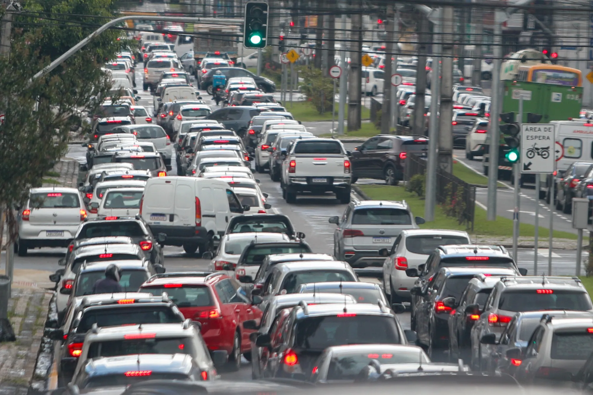 Bloqueios e desvios alteram trânsito em Curitiba nesta quarta-feira