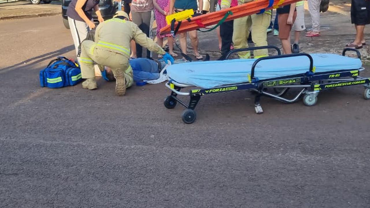 Idoso fica ferido após colisão entre moto elétrica e Fiesta em Cascavel