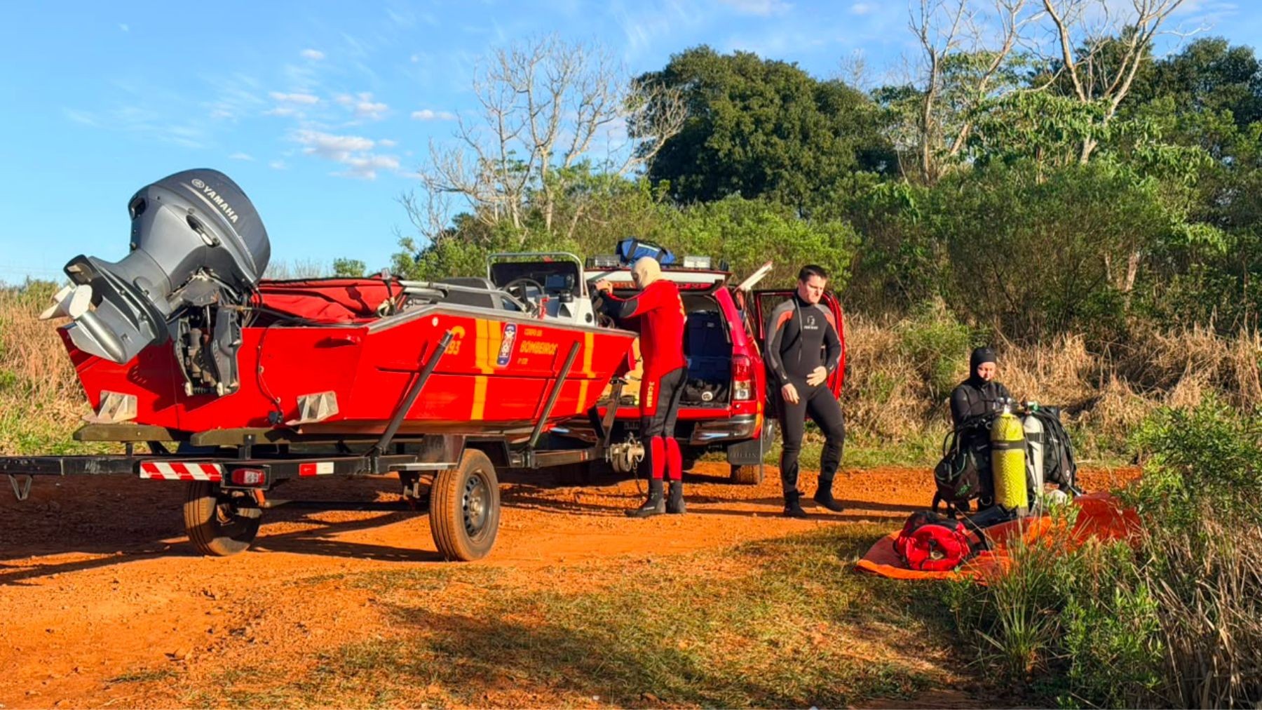 Bombeiros mantêm buscas por homem que caiu de moto aquática em lago de Cascavel