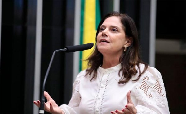 PF apreende R$ 600 mil com filha de deputada em Niterói