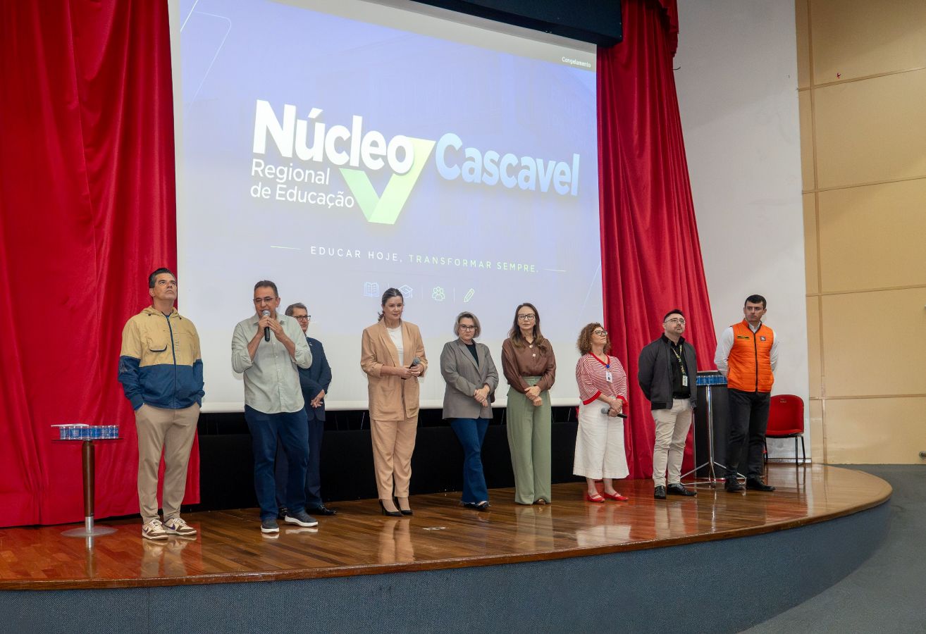 Cascavel reúne 700 profissionais da educação em formação sobre gestão escolar