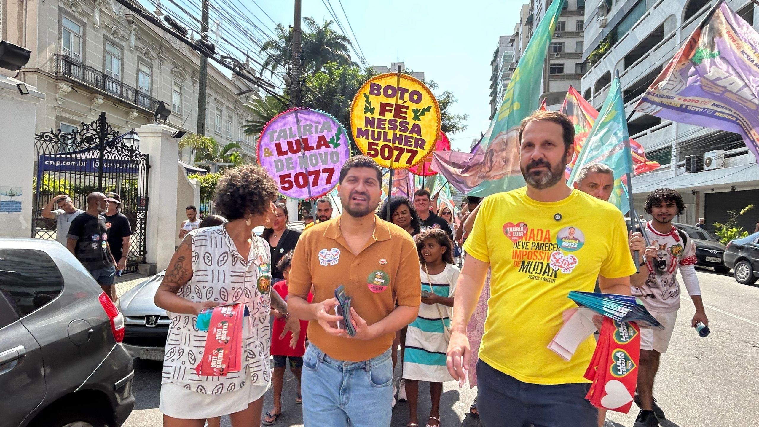 William Siri participa de caminhada com Talíria Petrone em Icaraí
