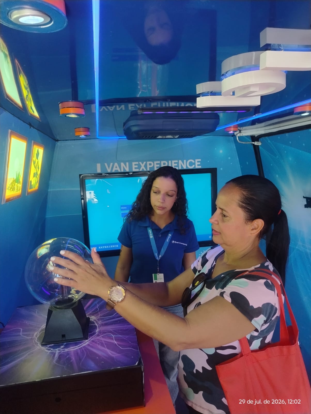 Enel promove ações sobre consumo consciente em Niterói e cidades da região