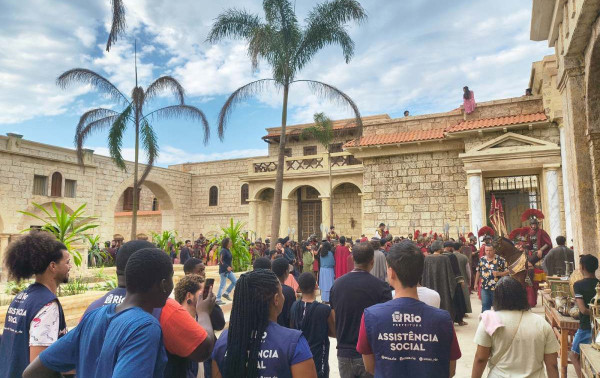 Jovens atendidos pelo CREAS visitam estúdio de audiovisual em Vargem Grande