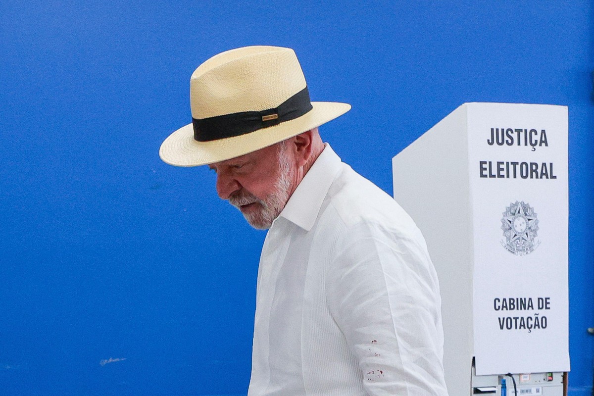 Dianteira de Lula perde força entre pretos, pardos e eleitores menos instruídos