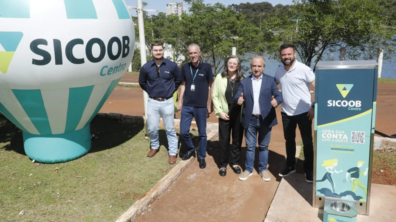 Lago Municipal ganha bebedouro para pessoas e pets em Cascavel