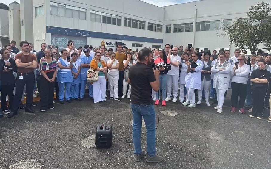 Funcionários de hospitais Vita entram em greve por salários atrasados em Curitiba