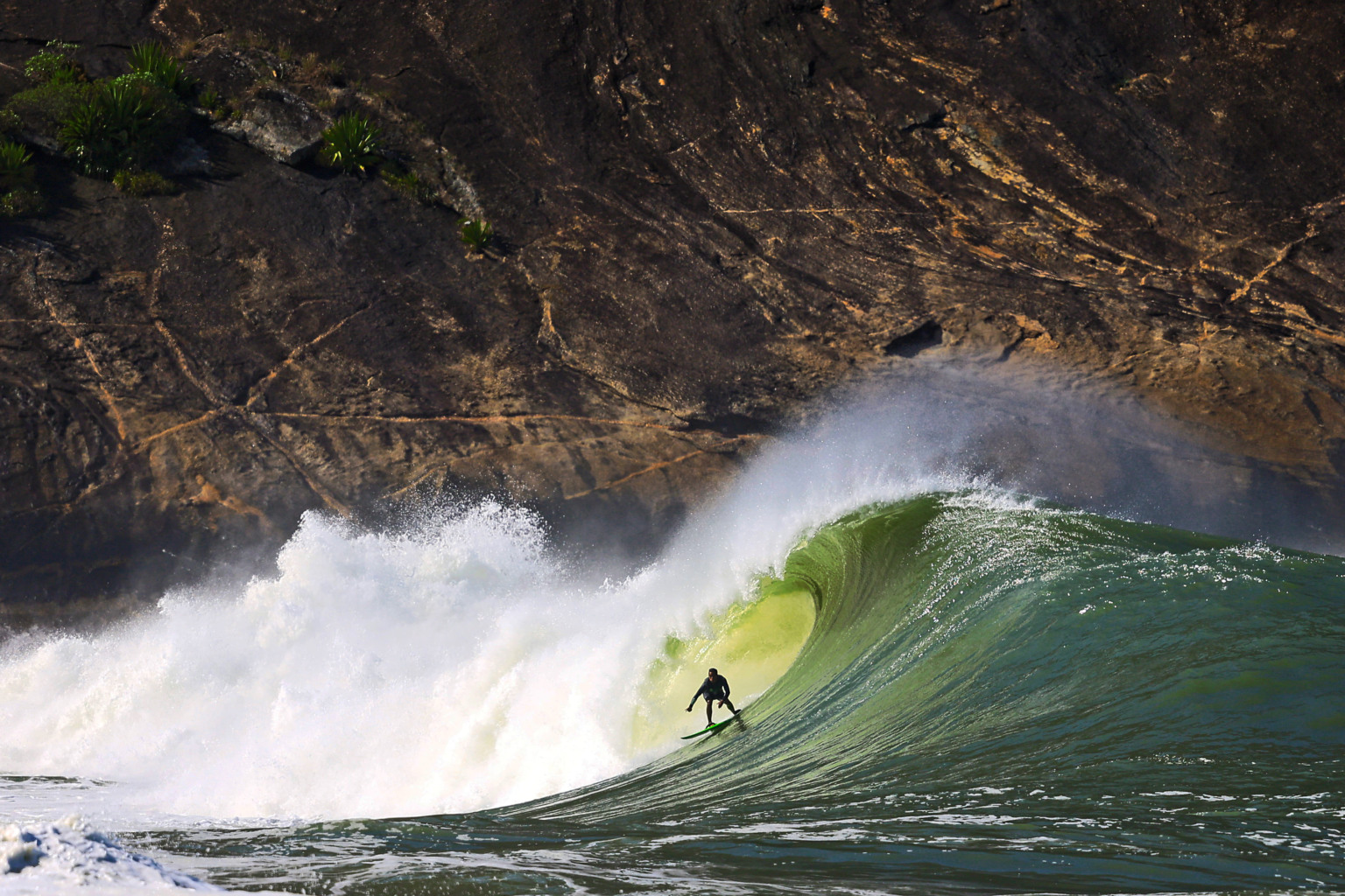 Itacoatiara Big Wave reúne atletas e R$ 150 mil em premiação