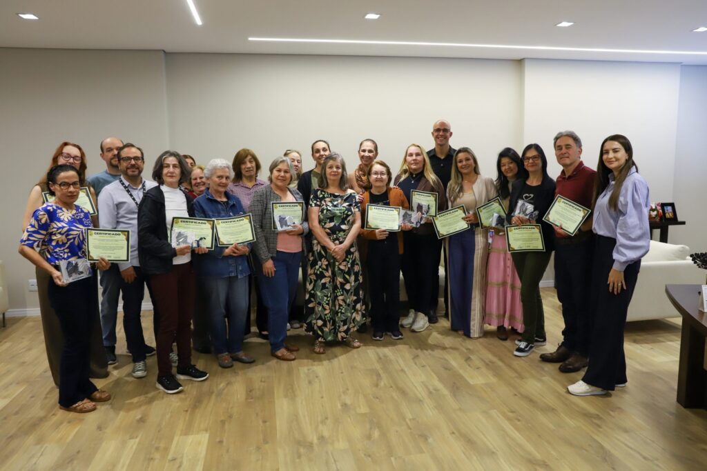 São José dos Pinhais homenageia 22 servidores municipais aposentados