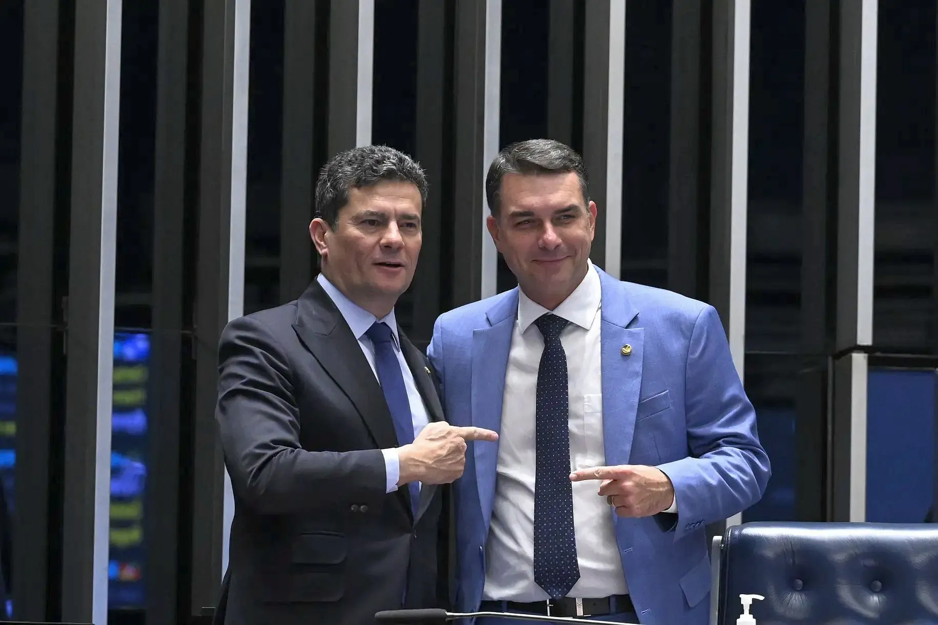 Jantar pró-Flávio em Curitiba reúne prefeitos e movimenta articulações políticas