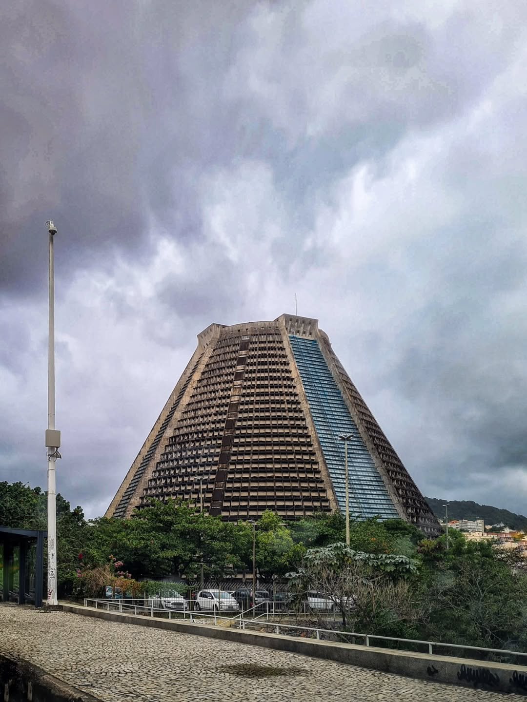 Rio terá chuva isolada nesta sexta e pancadas com vento forte no sábado