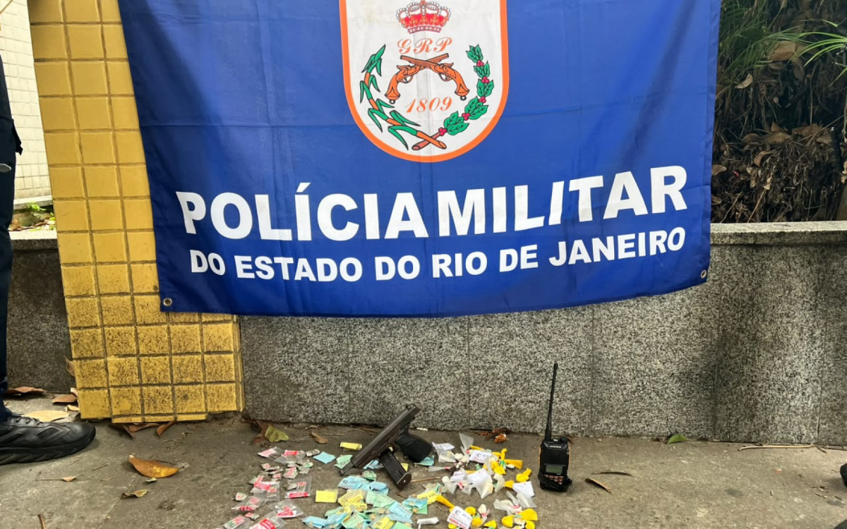 Dois adolescentes são apreendidos e mulher é presa na Gardênia Azul