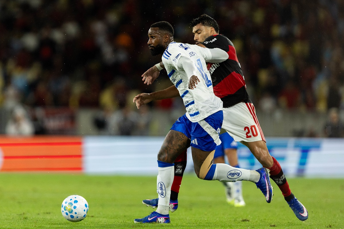 Auxiliares de Ancelotti acompanham Cruzeiro x Flamengo pela Libertadores
