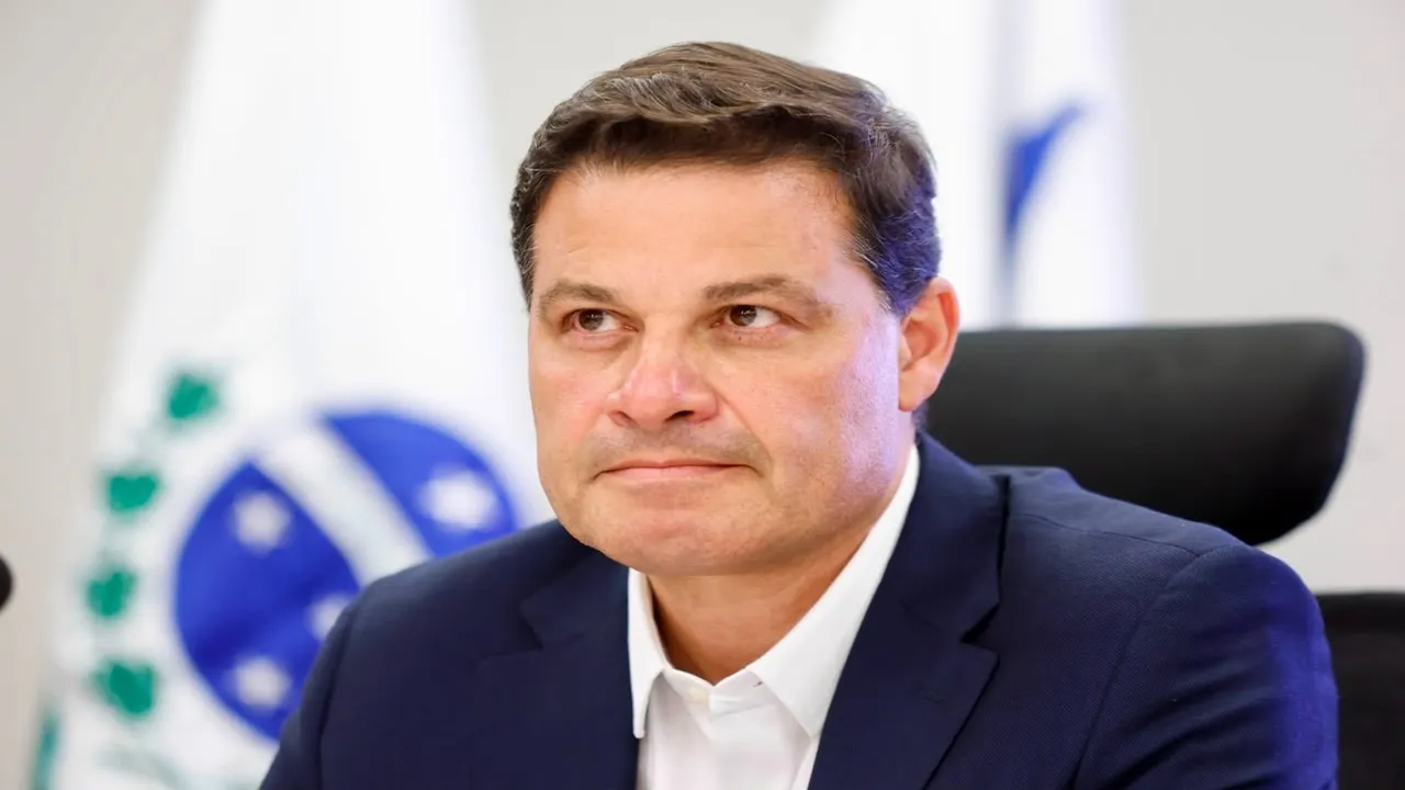 Sandro Alex propõe Colégio da PM e escola bilíngue em Cascavel
