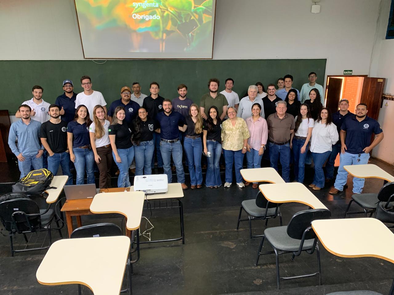 Palestra na UENP de Bandeirantes aborda preparação para o mercado de trabalho