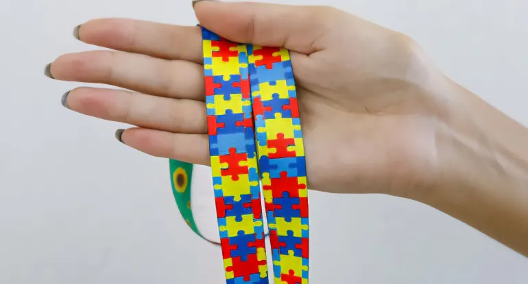 Alerj aprova inclusão de sinais do autismo em carteiras de vacinação