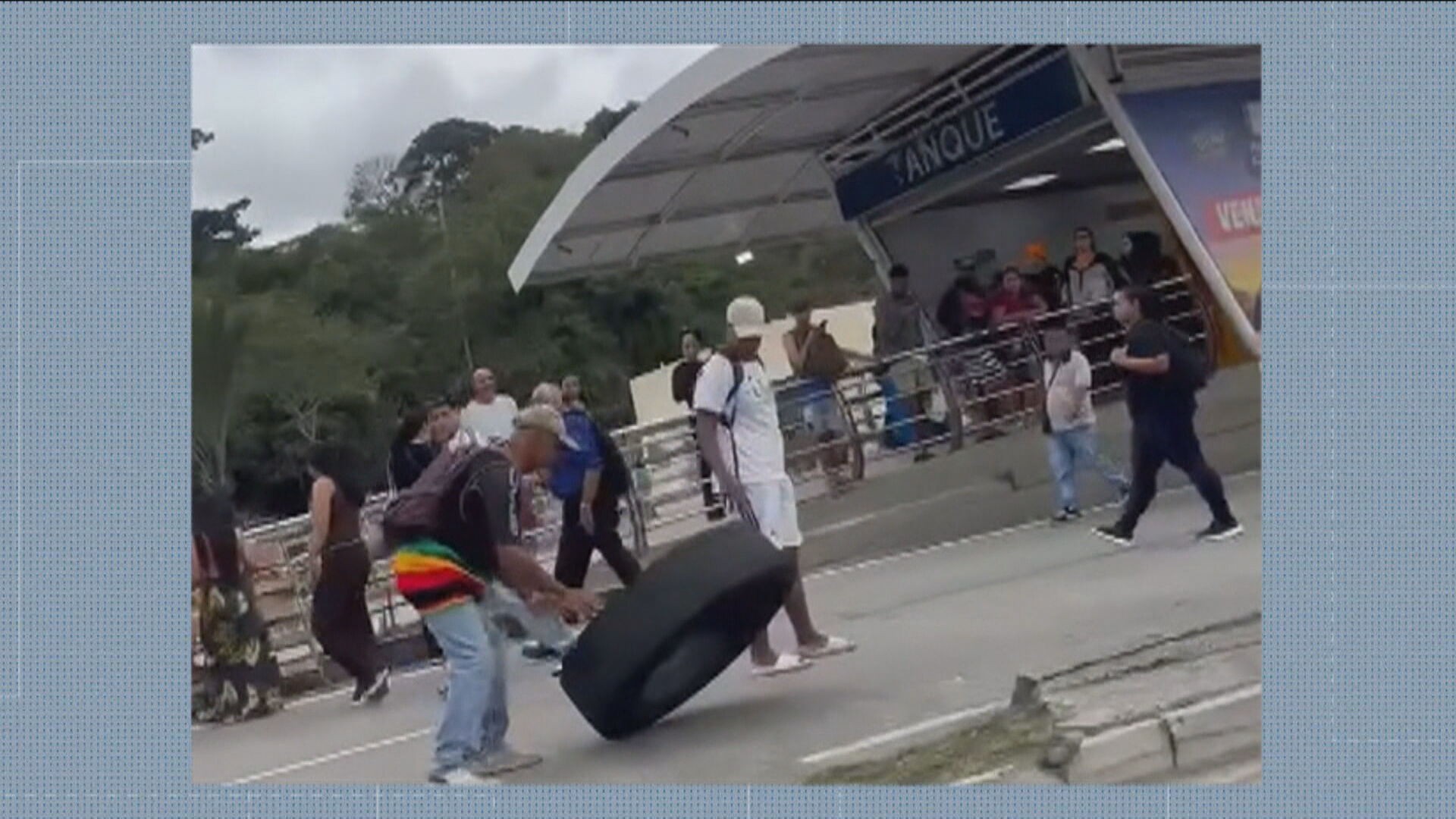Polícia investiga morte de mulher atingida por roda de BRT no Tanque