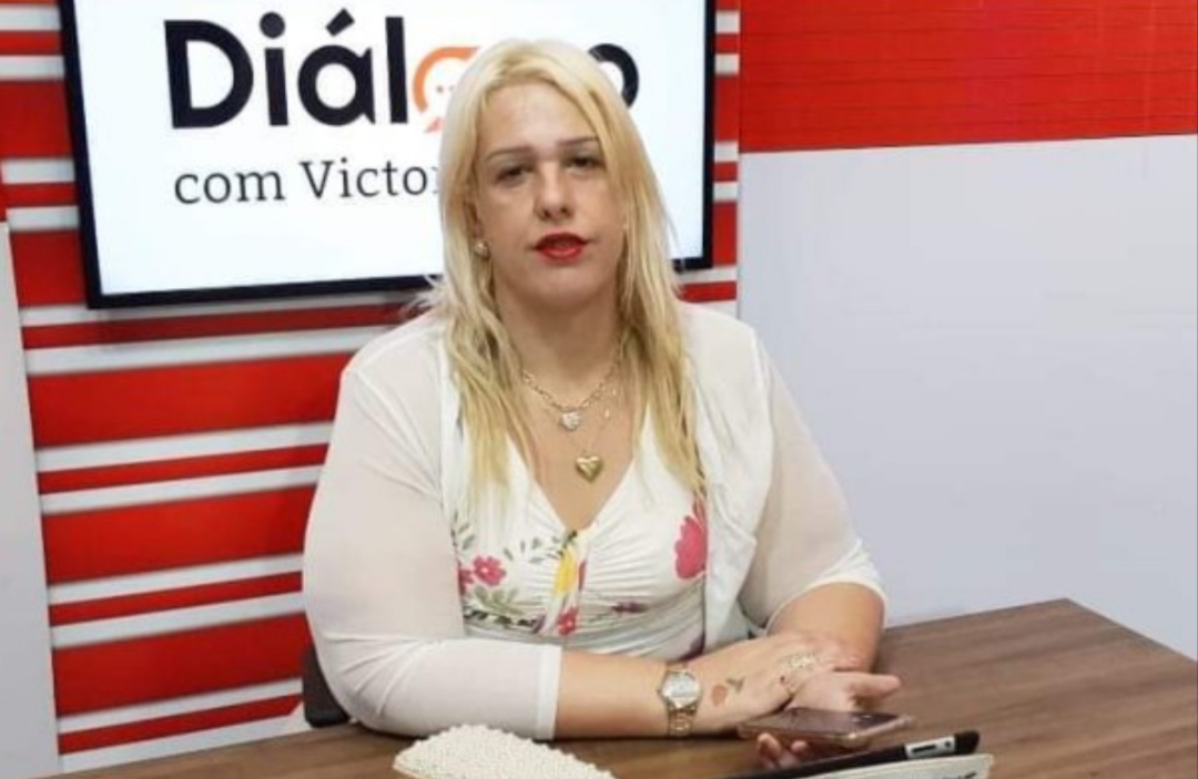 Jornalista e professora de Jacarezinho, Victória Bacon morre aos 43 anos