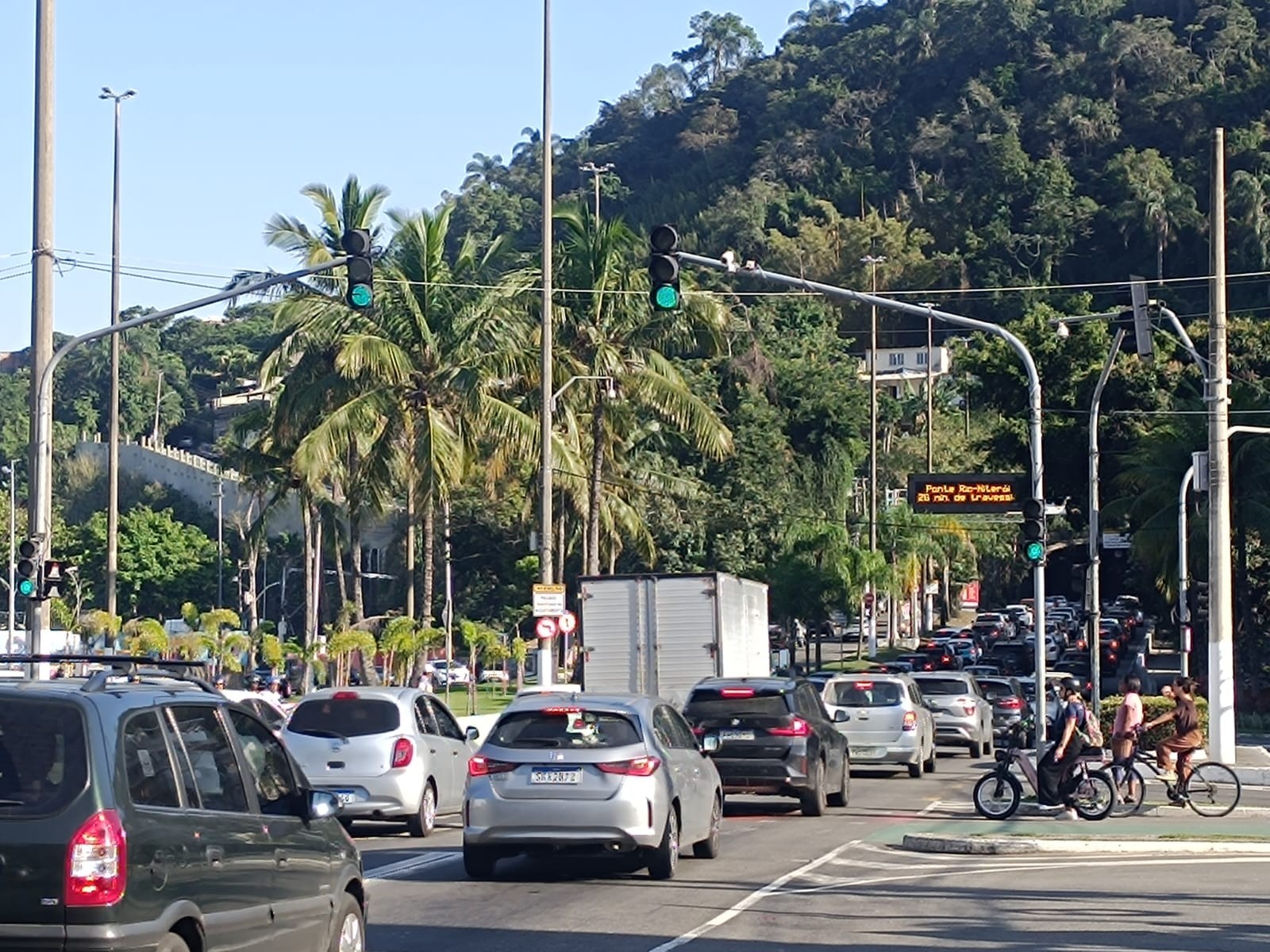 Prefeitura estuda medidas para melhorar trânsito na Zona Sul de Niterói