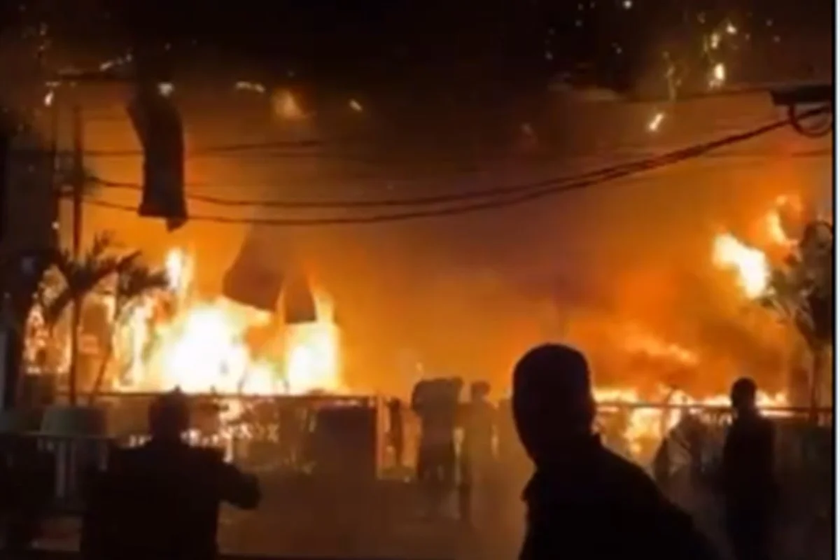 Incêndio atinge bar na Avenida Olegário Maciel, na Barra da Tijuca