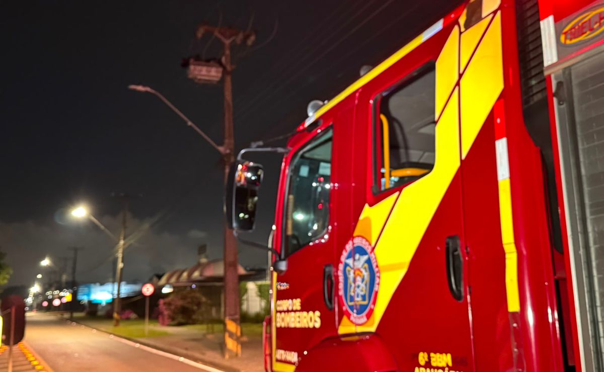 Homem morre eletrocutado ao subir em transformador na CIC, em Curitiba
