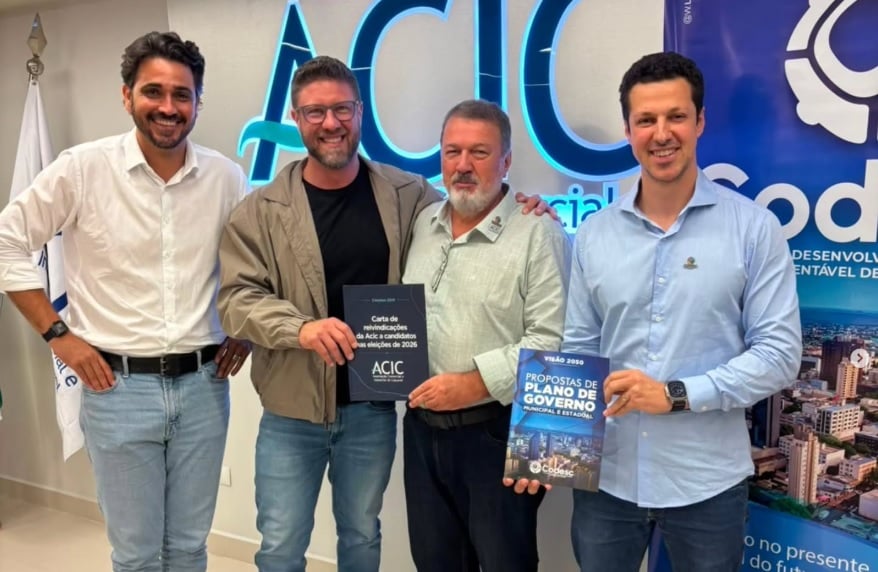 Codesc entrega propostas de desenvolvimento a Requião Filho em Cascavel