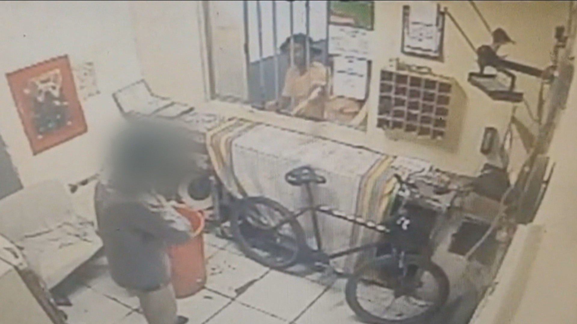 Porteiro é esfaqueado dentro de hotel no Centro de Niterói