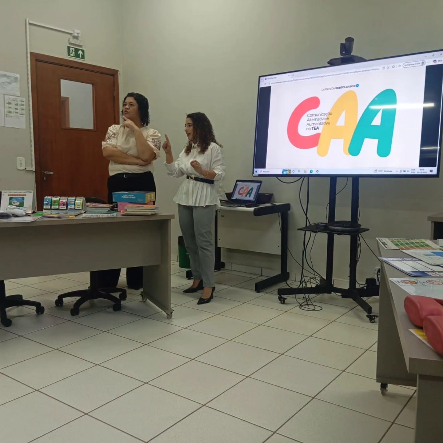 Jacarezinho promove formação sobre comunicação alternativa nas escolas