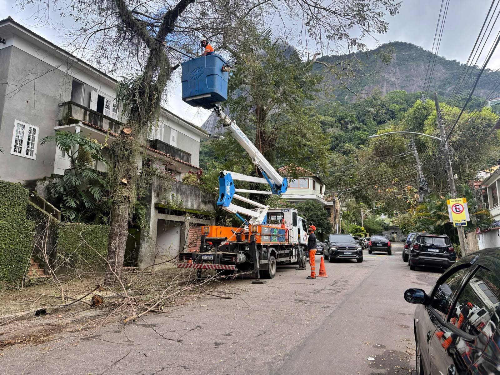 Programa reúne serviços urbanos na Rua Miguel Pereira, no Humaitá