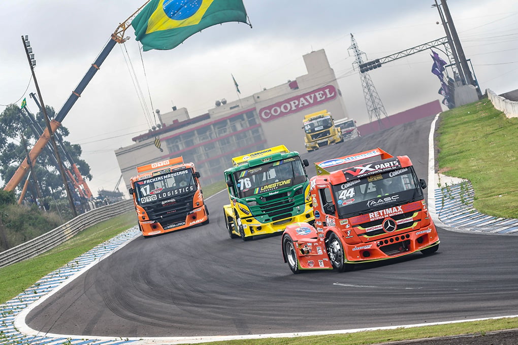 Cascavelense Baté termina em 12º na etapa da Fórmula Truck em casa