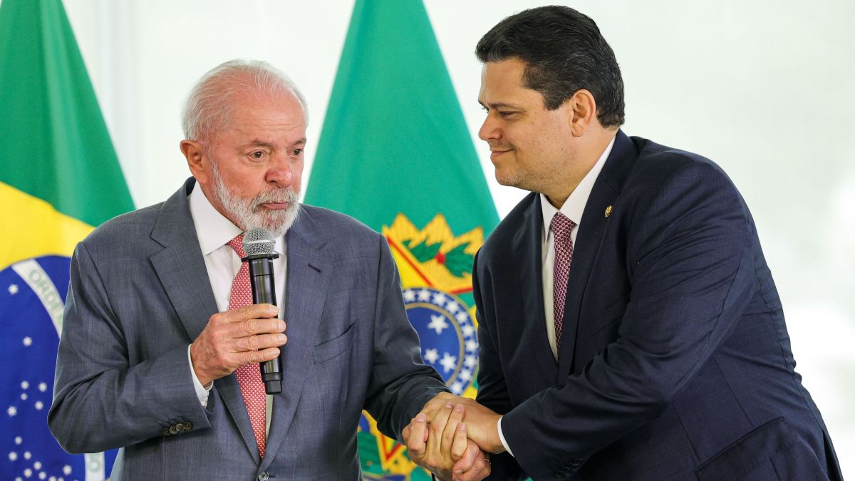 Governo espera que encontro entre Lula e Alcolumbre destrave PEC do fim da 6x1