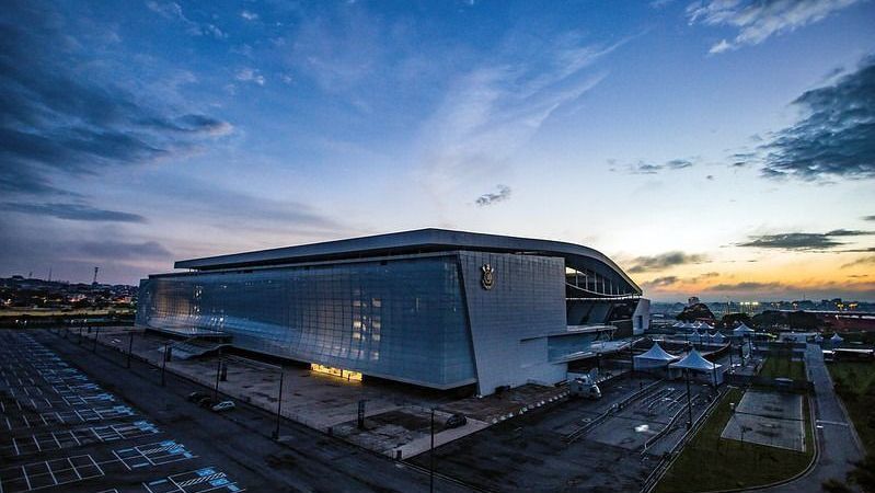 Corinthians e Caixa suspendem parcela durante negociação por nome da Arena