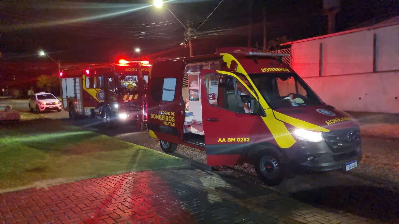 Idoso fica preso pelo tornozelo após queda de telhado em Cascavel
