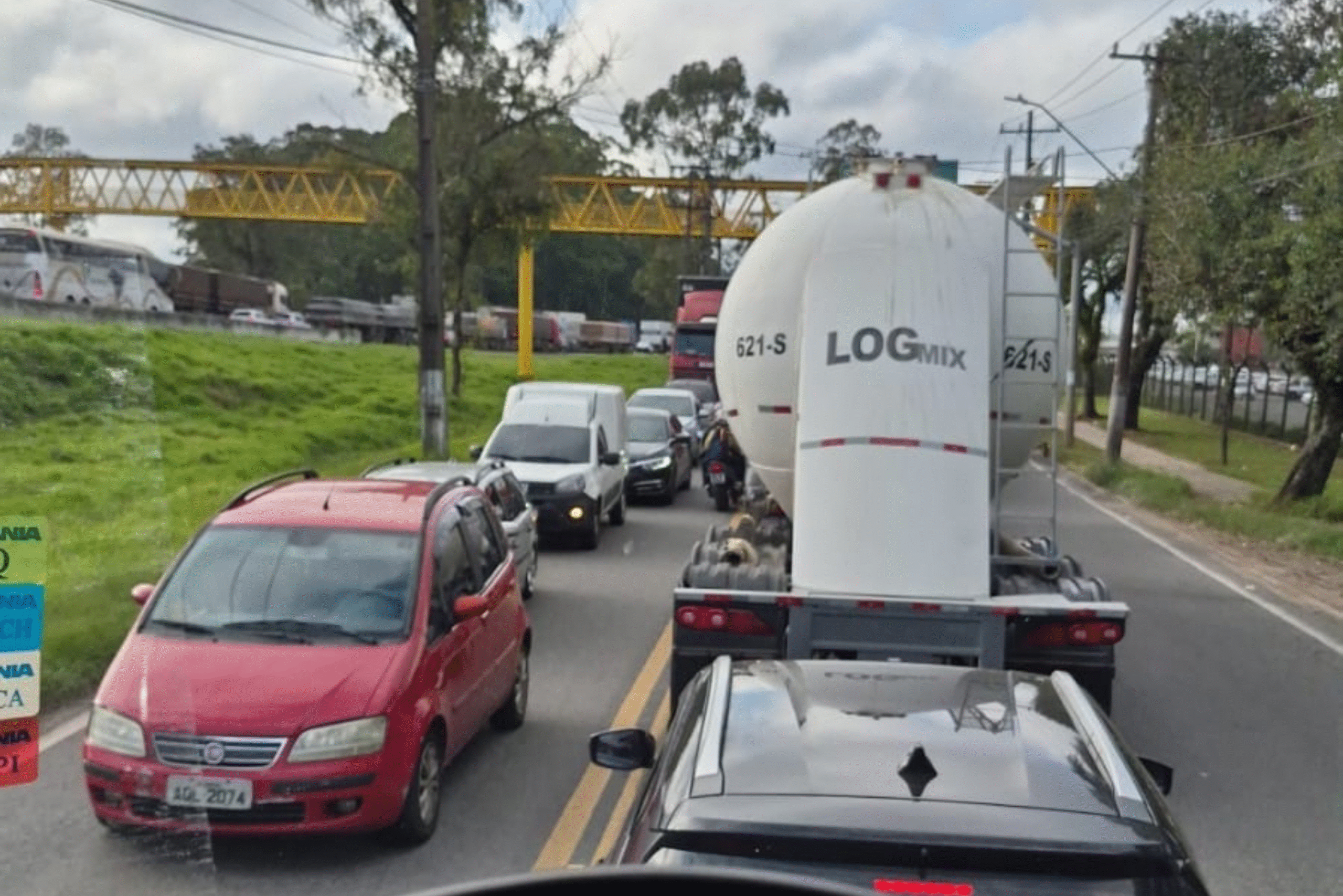 Acidente e obras provocam congestionamento nos contornos de Curitiba