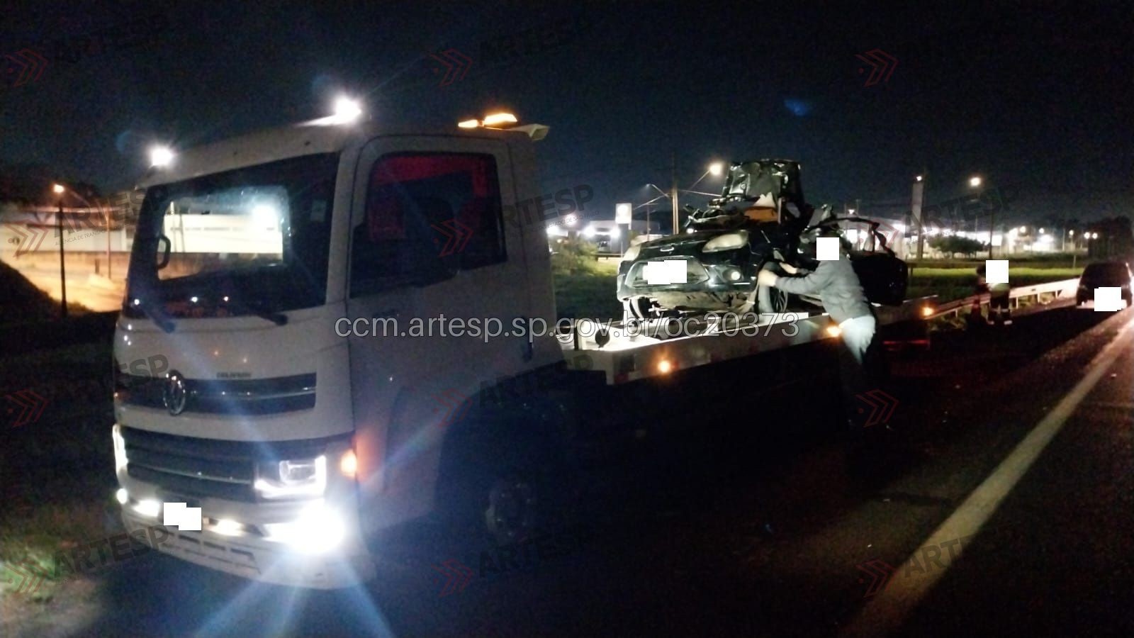 Mulher e filha morrem após carro ser atingido por guincho em Ribeirão Preto