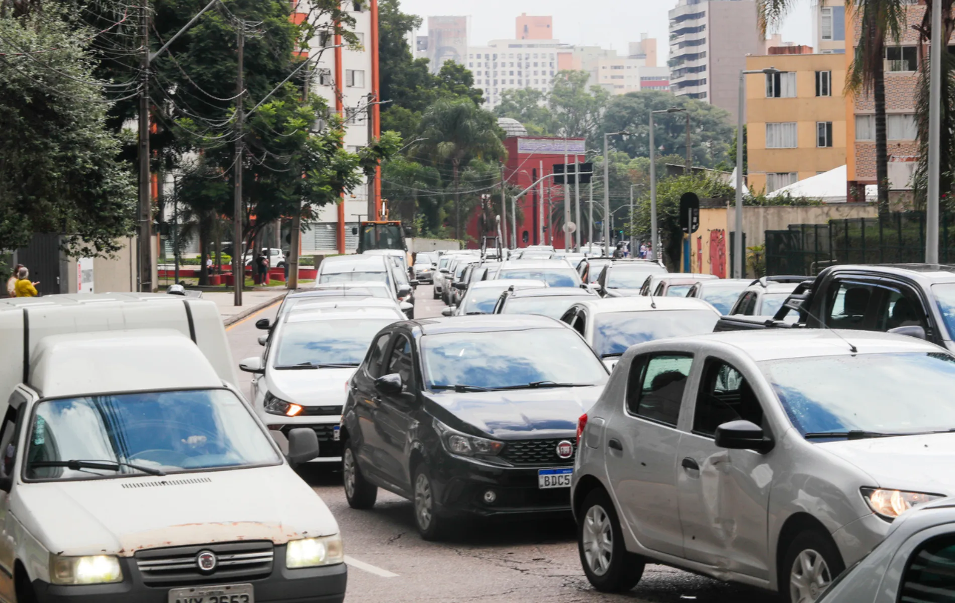Curitiba tem novos bloqueios e interdição por erosão nesta quarta-feira (30)