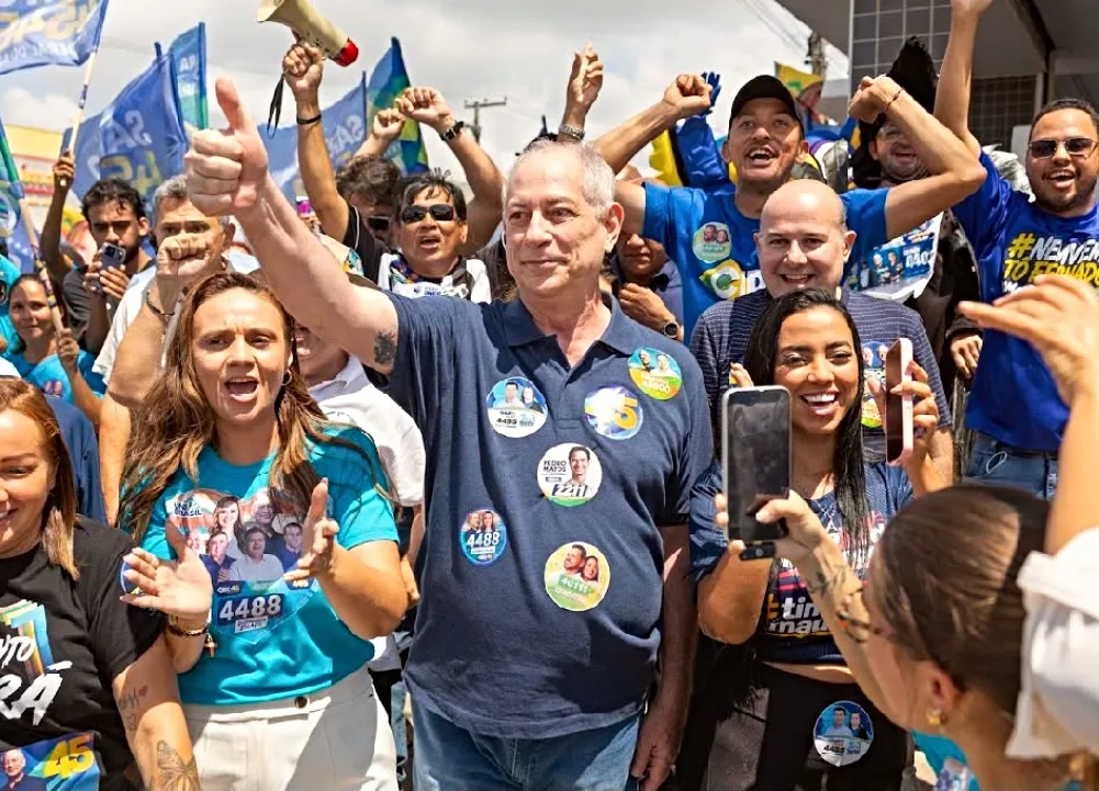 Em Cascavel, Ciro critica fechamento de fábricas e promete apoiar empreendedores