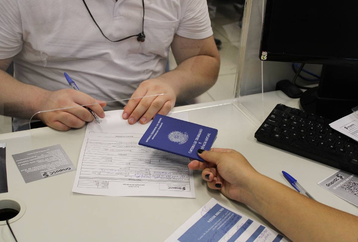 Mutirão no Cajuru reúne mais de 16,5 mil vagas de emprego