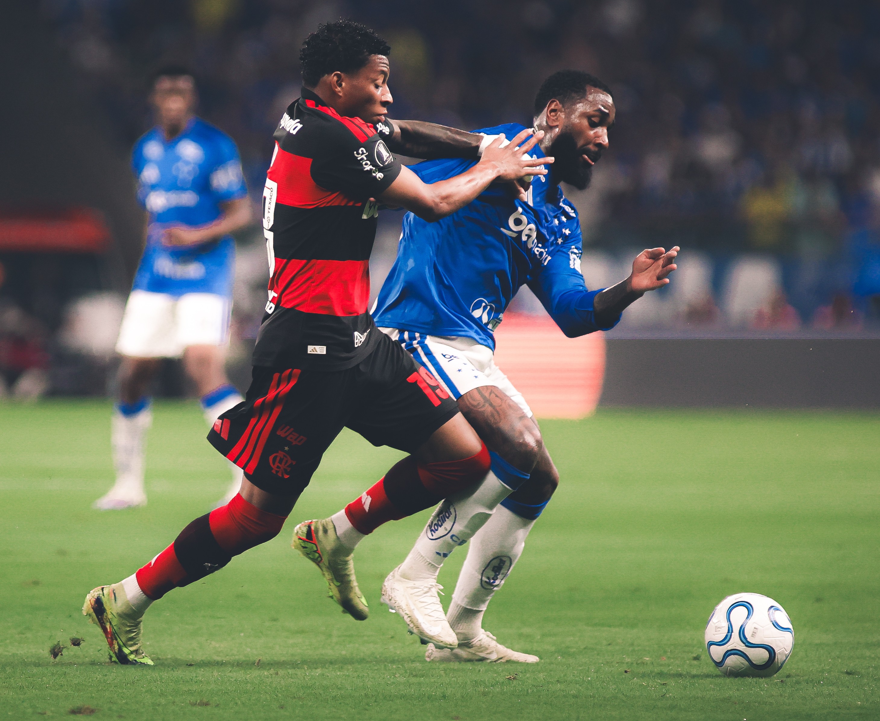 Flamengo e Cruzeiro decidem vaga nas quartas da Libertadores no Maracanã