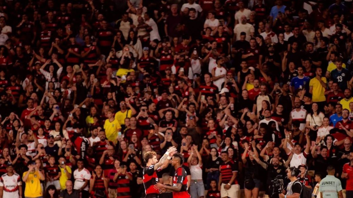 Torcida do Flamengo canta ‘quarta-feira é guerra’ após vitória sobre o Vitória