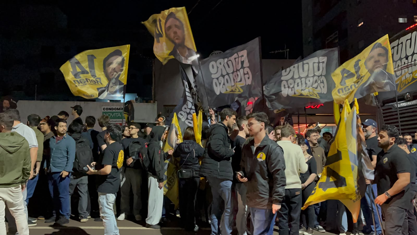 Candidato à Presidência Renan Santos faz ato político no centro de Cascavel
