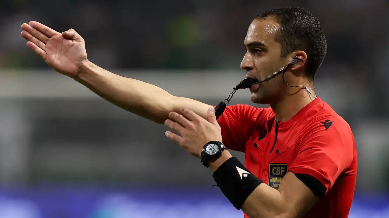 Súmula registra cobrança de Mattheus Montenegro à arbitragem em clássico