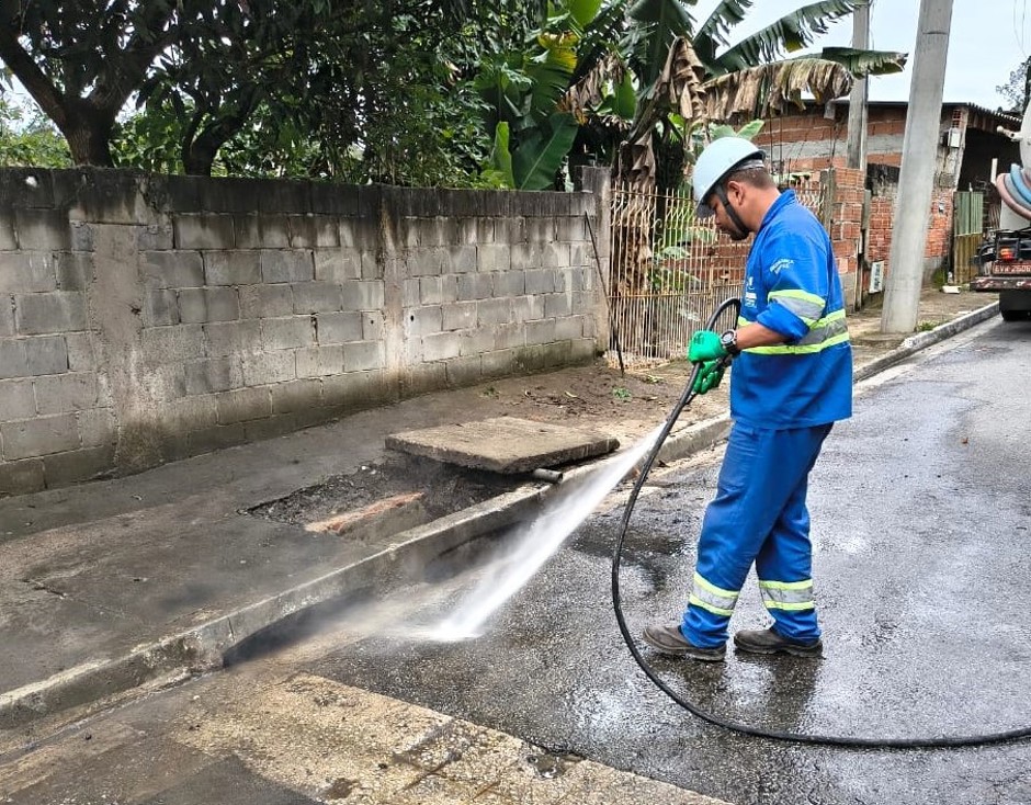 São José dos Campos intensifica limpeza de bueiros e galerias