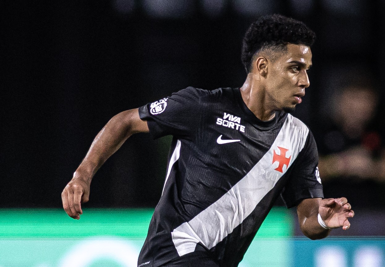 Brenner tem lesão no pé e desfalca o Vasco por pelo menos 45 dias