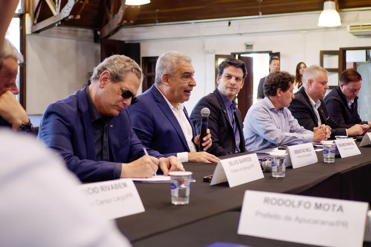 Em Curitiba, Melo alerta para custo do fim da escala 6x1