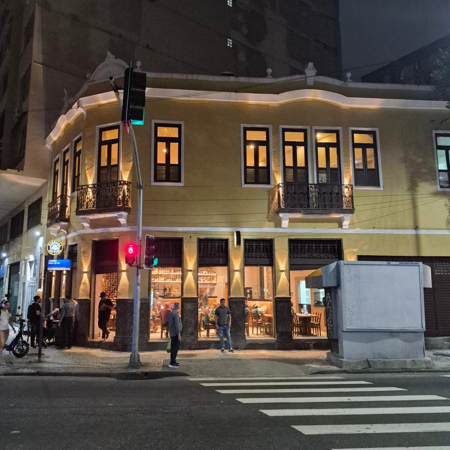 Casarão restaurado na Lapa recebe a Parrilla do Lira