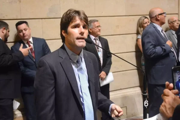 Transpetro abre concurso com 3.417 vagas e salários de até R$ 14,9 mil