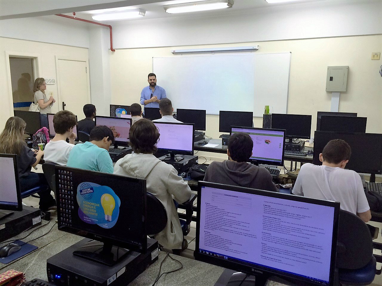Senac RJ abre 500 vagas gratuitas para curso de Marketing Digital com IA